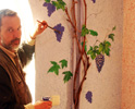 Роспись стены с декорированием натуральной виноградной лозой. Квартира в Феодосии.  2014г.